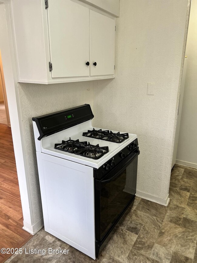 Building Photo - 3122 Commander Dr