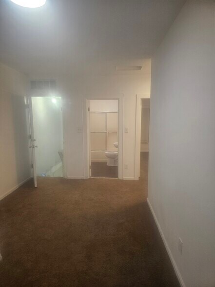 Building Photo - 1326 Bridge St