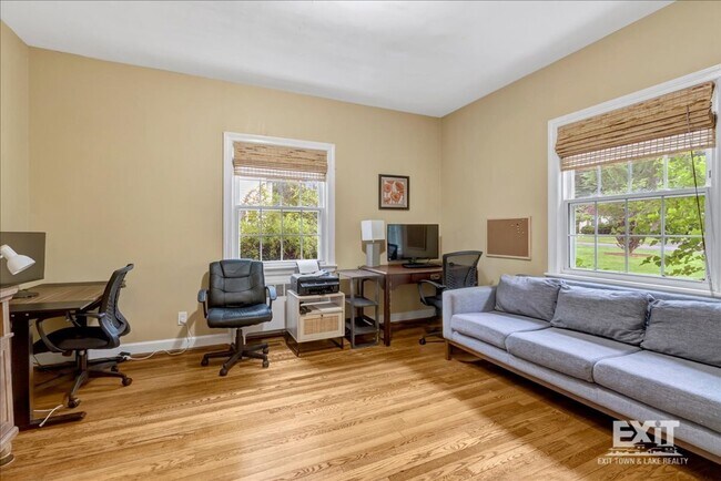 Building Photo - Beautiful 4 Bedroom, 2.5 Bath home Near Ke...