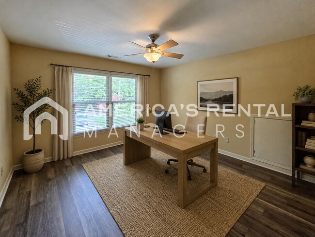 Building Photo - Private Estate Living on Over 3 Acres! Available to view NOW!