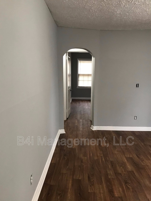 Building Photo - 4692 Beecher St