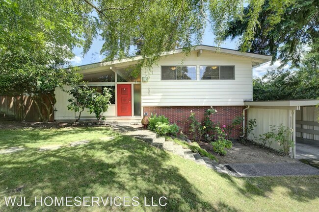 Primary Photo - 4 br, 2 bath House - 704 163rd Ave SE