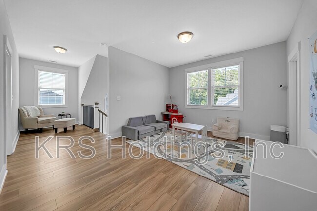 Building Photo - 629 Hayes Dr