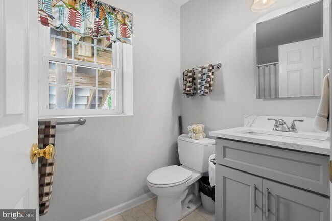 Building Photo - 1615 Spottsworth Way