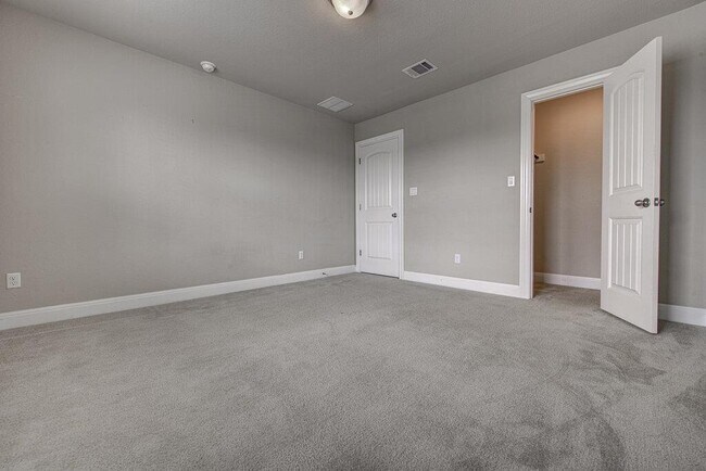 Building Photo - 5821 Viejo Dr