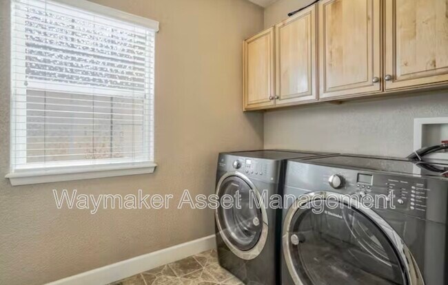 Building Photo - 10904 Cascading Spring Cir