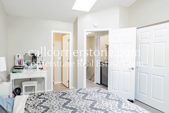 Building Photo - 3618 Queen Anne Way