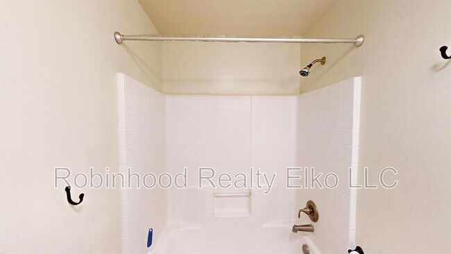 Building Photo - 279 Country Club Pkwy