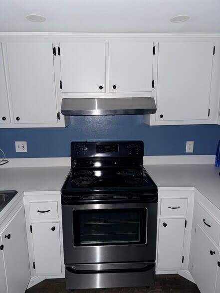 Building Photo - 5920 7th Ave W