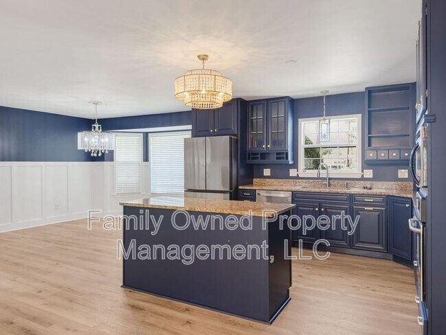 Building Photo - 23 Shadowmoss Pkwy