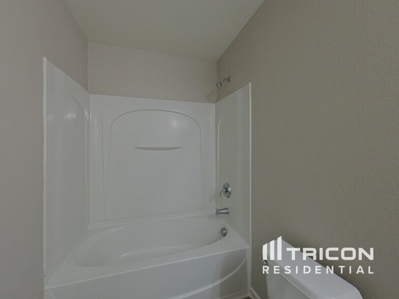 Building Photo - 4837 Autumn Oak Dr