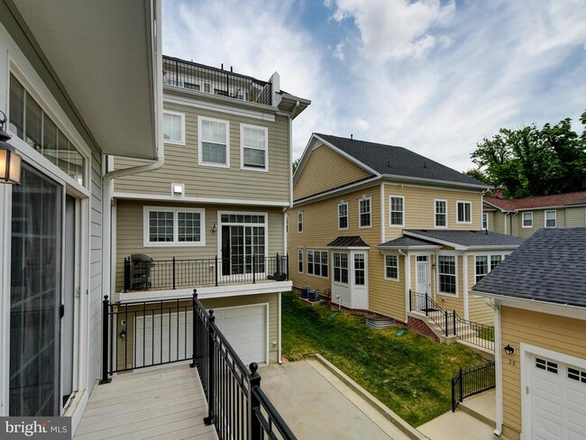 Building Photo - 124 Meridian Ln