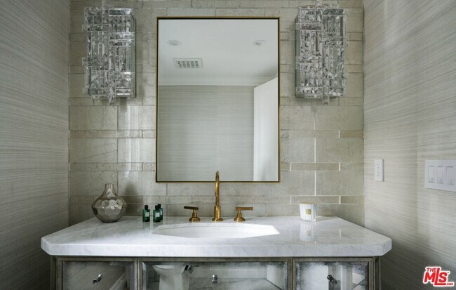 Building Photo - 1214 Coldwater Canyon Dr