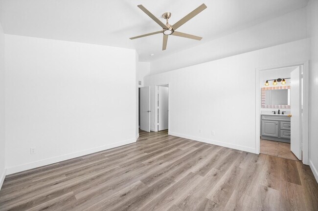 Building Photo - 22994 W Solano Dr