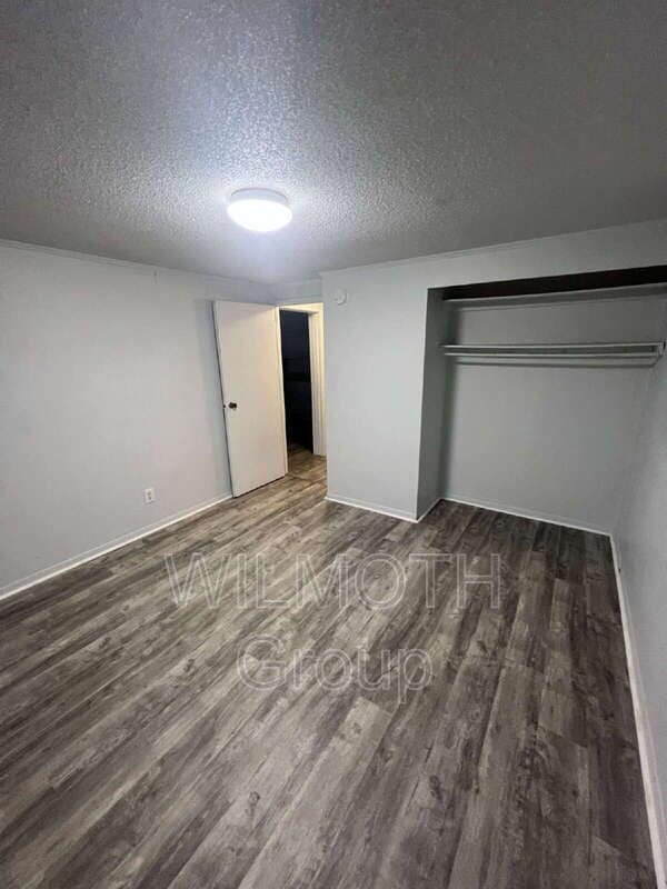 Building Photo - 2000 Indianapolis Rd