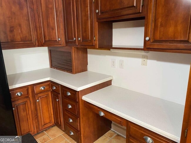 Building Photo - 7155 Roswell Rd