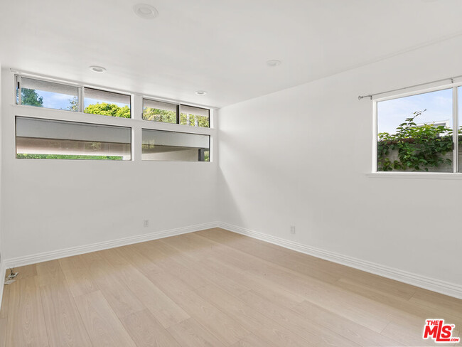 Building Photo - 9606 Arby Dr