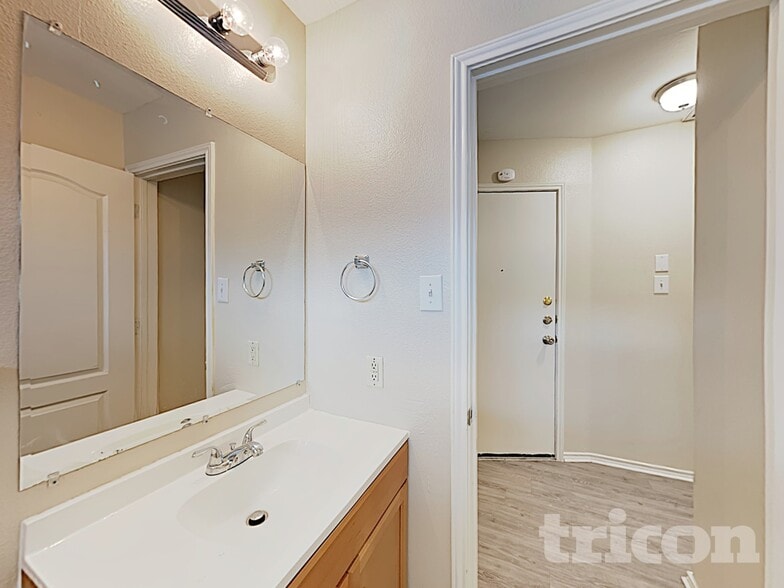 Building Photo - 4014 Sparrow Lake