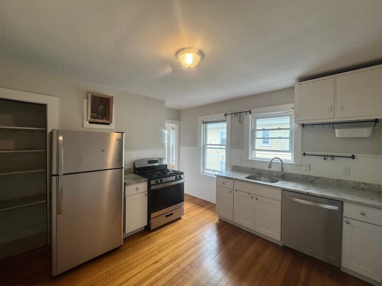Building Photo - 48 Standish St