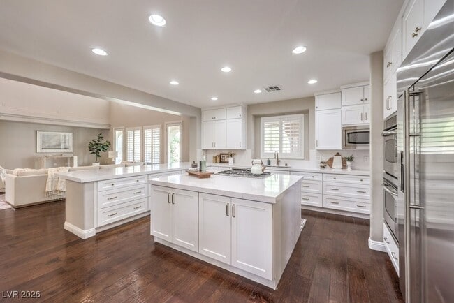 Building Photo - 636 Chervil Valley Dr