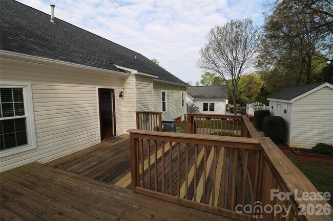 Building Photo - 166 Oak Haven Pl NW