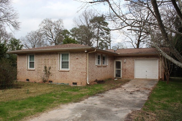 Building Photo - Welcome to this beautiful brick home nestl...