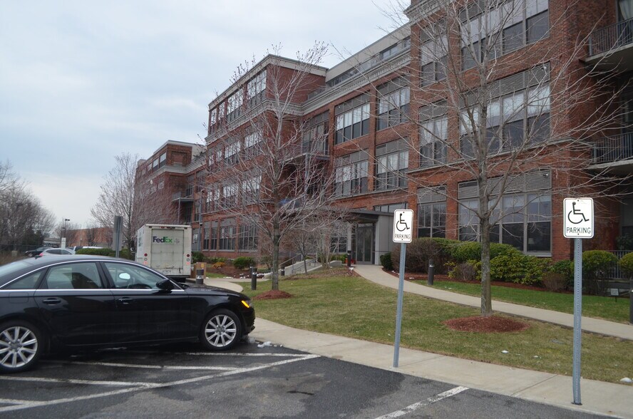 Building Photo - 156 Porter St