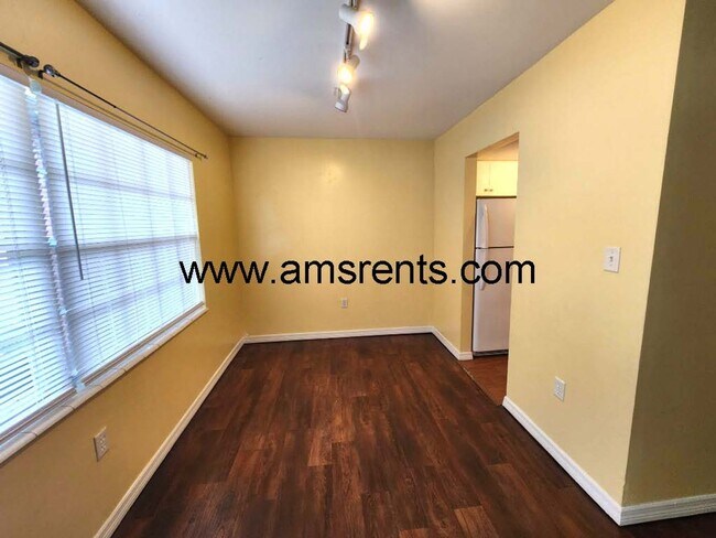 Building Photo - 1406 Holden Ave