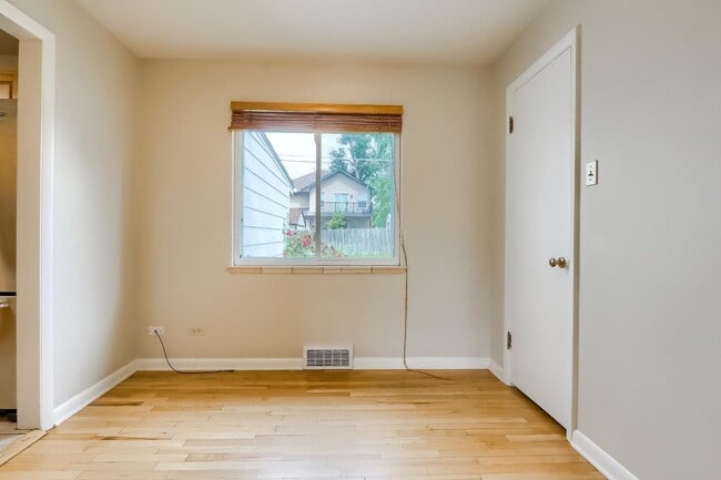 Building Photo - 2 Bedroom single family home in Denver