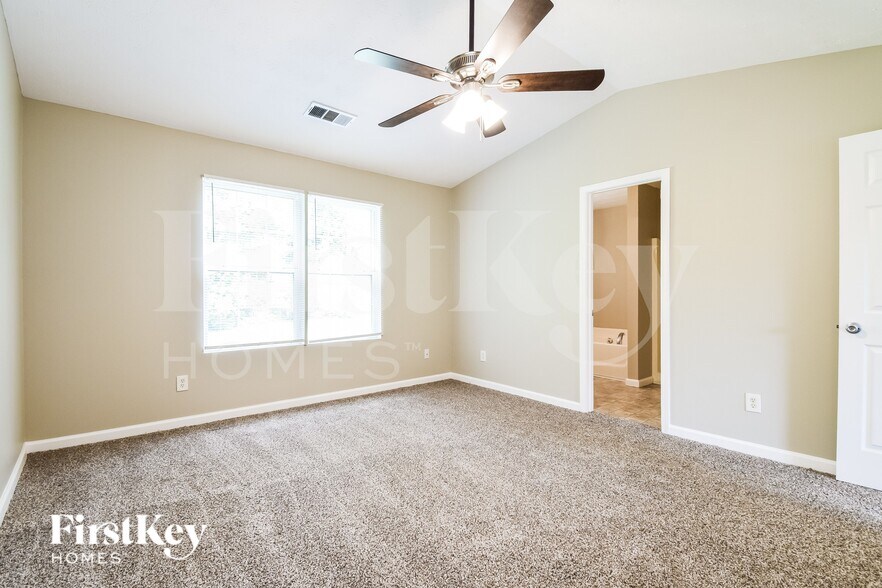 Building Photo - 738 Trickle Ln