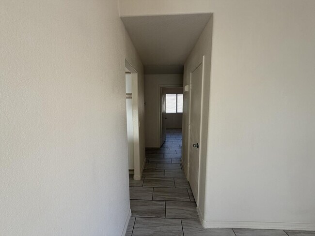 Building Photo - 8563 W Mission Ln