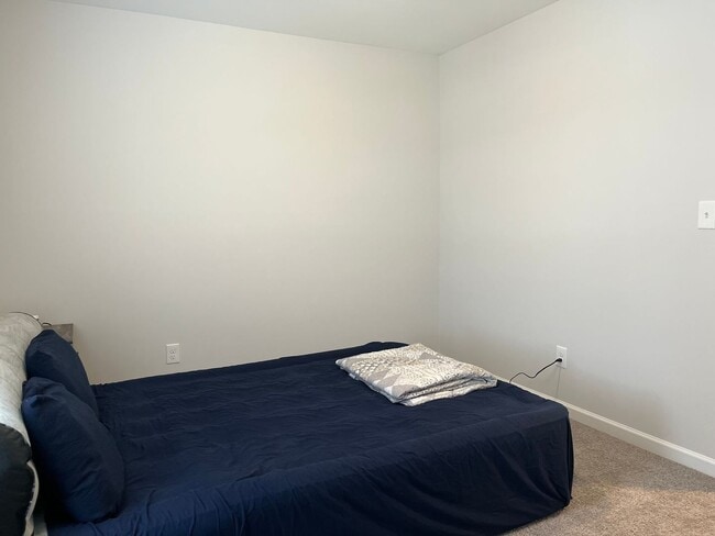 Building Photo - Lovely Energy Efficient Home In Smithfield...