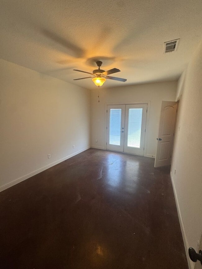 Building Photo - 203 Walker Ln