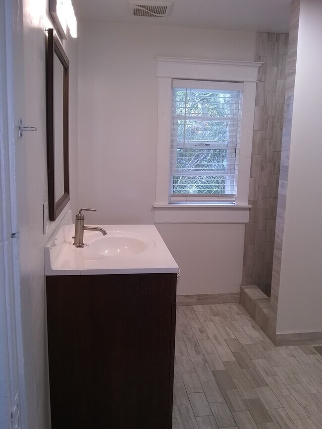 Building Photo - Cute duplex apartment in Downtown Orlando