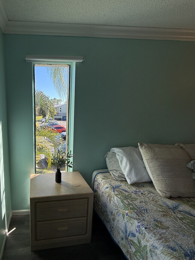 Building Photo - 800 NW Fork Rd