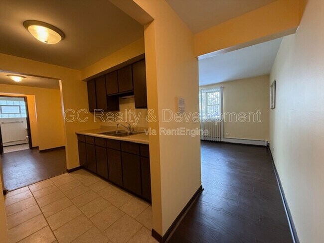 Building Photo - 386 Alles St