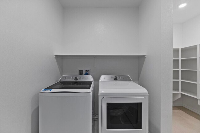 Building Photo - Desirable Inspirada Next-Gen Home! 4 Bedro...