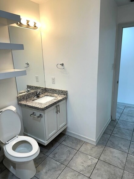 Building Photo - 325 Clemente Ave