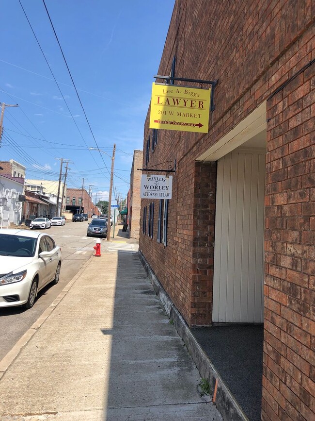 Building Photo - Downtown 2 Bedroom Apartment! Water included!