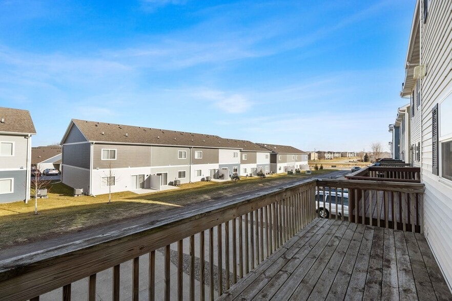 Building Photo - 207 SE Booth Ave