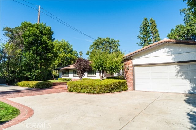 Building Photo - 5054 Encino Ave