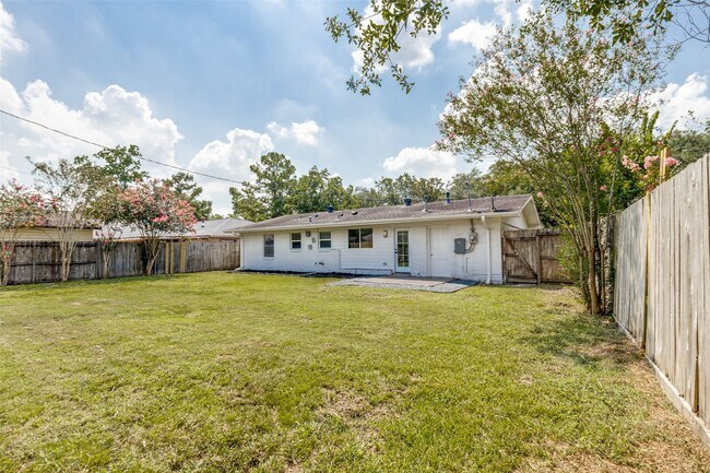Building Photo - 4034 Woodfin St