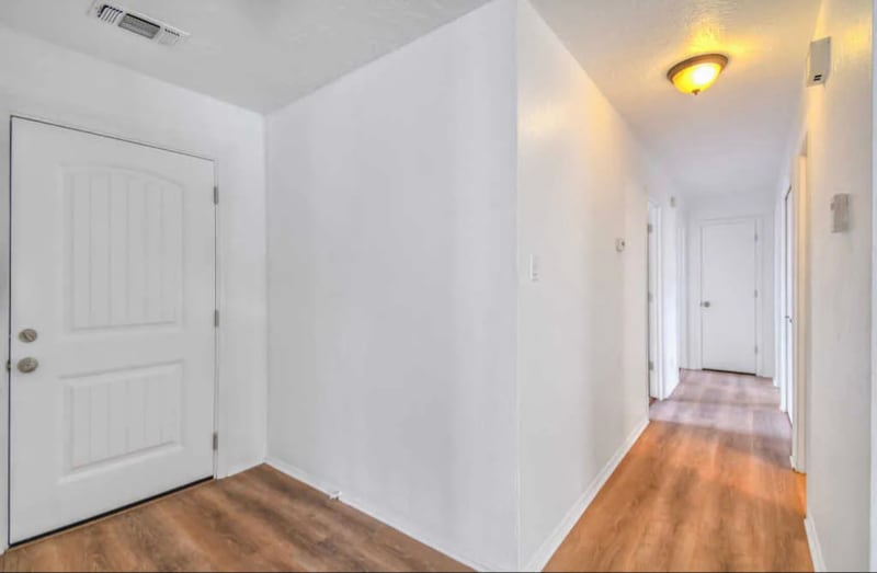 Building Photo - 856 Lancelot St