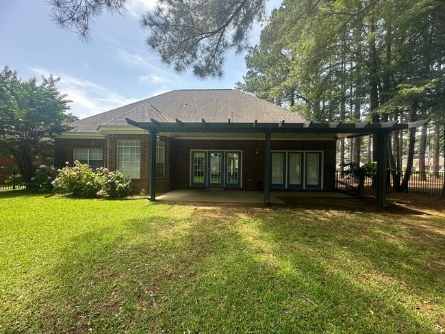 Building Photo - Tartan Pines Subdivision! Golf Course Comm...
