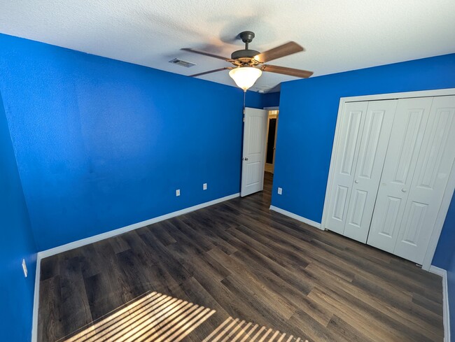 Building Photo - 8430 Island Dr