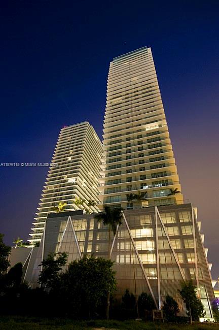 Building Photo - 1111 SW 1st Ave