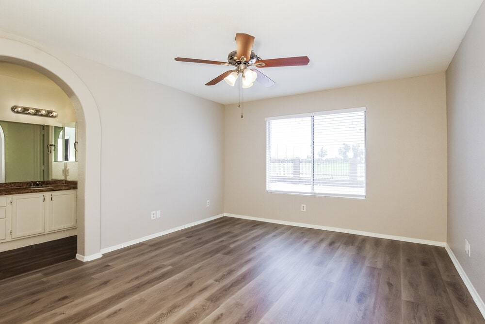 Building Photo - 8727 W Sierra Vista Dr