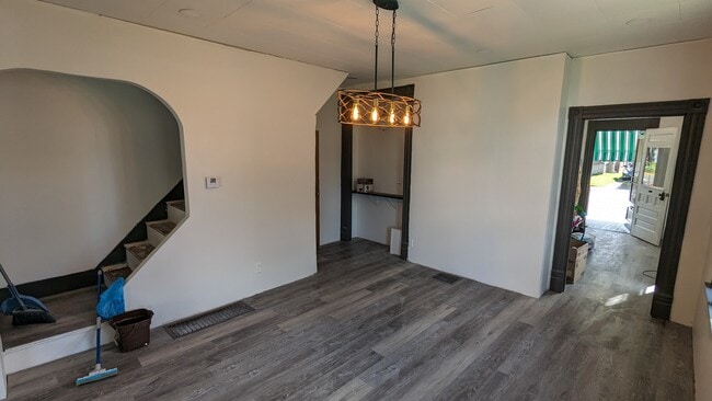 Building Photo - 424 Deer Ln