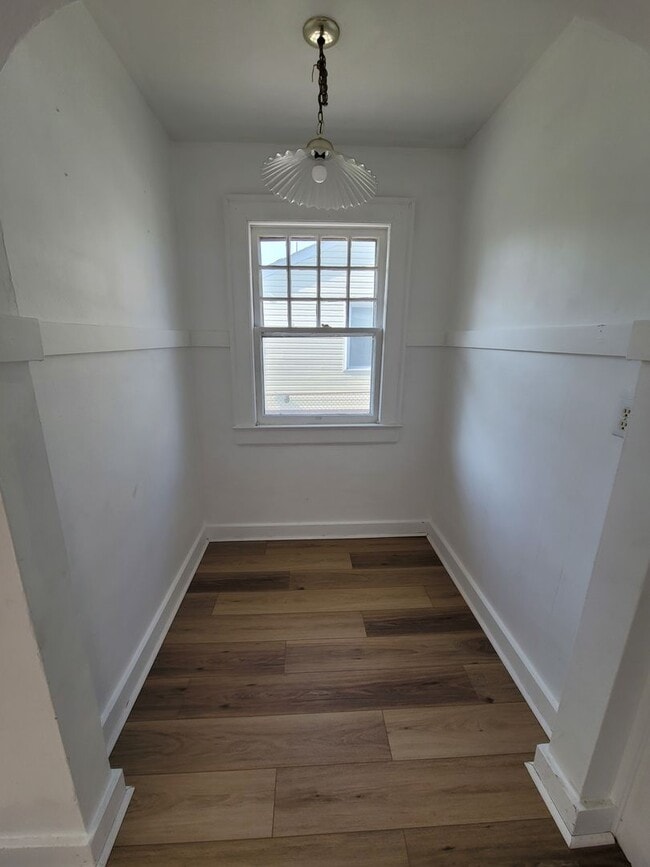 Building Photo - 2 BR across from Johnson Street School