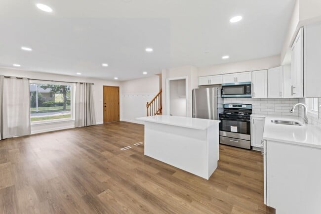 Building Photo - 427 Gilbert Dr